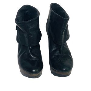 Coach cascade black leather fold over heel boot size 10 comfy!